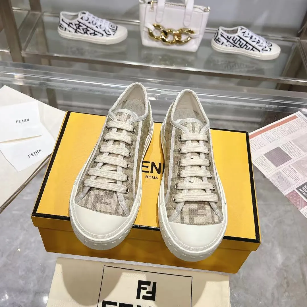 Couple style 💰460❤️Fendi Fendi's latest couple canvas shoes ❑ Fabric: Original customized imported jacquard canvas material ❑ Inner lining: Imported canvas material ❑ Sole: Original molded non-slip TPU outsole ❑ Bottom thickness: 2.5cm ❑ Size: Women's 35-40/Men's 39-45